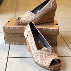 Wedge peep toe sandals